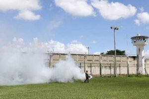 Realizan operativo de fumigación en el Cereso de Mérida 