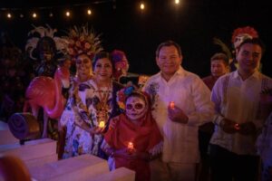 El Gobernador Joaquín Díaz Mena encabeza celebración del Camino de Ánimas en Río Lagartos 