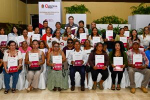 Con justicia social, Mara Lezama entrega títulos de propiedad a 44 familias de Othón P. Blanco