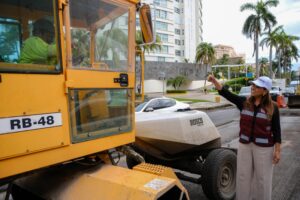 Supervisa Mara Lezama obras de repavimentación en el bulevar Kukulcán, en la zona hotelera de Cancún