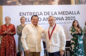 Reconocen trayectoria del jurista Pedro José Sierra Lira con la Medalla Eligio Ancona