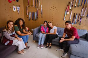 Celebra Mara Lezama con Lya Daniela Sánchez medalla de plata en Juegos Parapanamericanos Juveniles Chile 2025