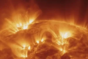 ‘Severa’ tormenta solar golpea la Tierra; podría afectar las telecomunicaciones