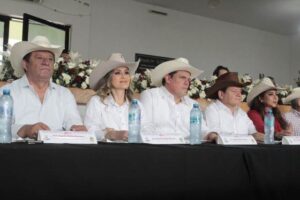 El Gobernador Joaquin Díaz Mena enaltece identidad tizimileña y respalda la Feria de Reyes 2026