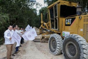 Gobernador Joaquín Díaz Mena cumple compromiso con familias de Temozón y Chemax 