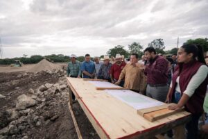 Gobierno del Renacimiento Maya construye campo de fútbol para fomentar deporte en Buctzotz