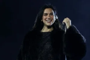 Dua Lipa emociona al cantar ‘Bésame mucho’ durante concierto en CDMX (Vídeo)