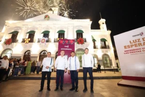 Inaugura Gobierno de Tabasco temporada navideña en Plaza de Armas