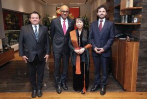 Gobernador Joaquín Díaz Mena participa en cena de trabajo con el Presidente de la República de Singapur