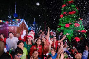 En Cancún Mara Lezama enciende la magia para dar la bienvenida a la Navidad con luces, villancicos y comunidad fuerte y unida