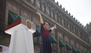 Ante 600 mil personas en el Zócalo, Presidenta sostiene: México avanza con dignidad, justicia, unidad y con la fuerza invencible del puebloAl celebrar 7 años de la Cuarta