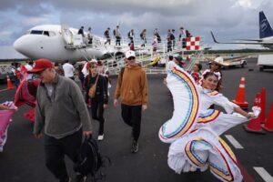 Nuevo vuelo directo desde Canadá impulsa la conectividad aérea y el turismo en Cozumel: Mara Lezama