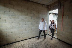 El Gobernador Joaquín Díaz Mena entrega acciones de vivienda en Cuzamá 