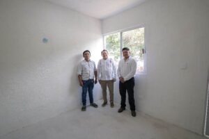 ElGobernador Joaquín Díaz Mena supervisa obras de vivienda del programa Construyendo Bienestar
