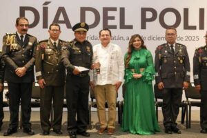 El Gobernador Joaquín Díaz Mena reconoce a elementos de la SSP por años de servicio y méritos