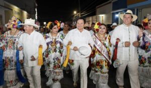 El Gobernador Joaquín Díaz Mena encabeza coronación de la Reina de la Feria de Reyes Tizimín 2026