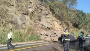 Reporta la Guardia Nacional, derrumbes en carreteras de Guerrero tras sismo en San Marcos
