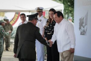 El Gobernador Joaquín Díaz Mena asiste a toma de protesta del nuevo comandante de la X Región Militar