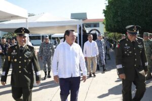 Gobernador Joaquín Díaz Mena encabeza ceremonia de cambio de mando en la 32a Zona Militar 