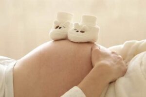 ¿Paracetamol en el embarazo eleva riesgo de autismo, TDAH o discapacidad en niños?
