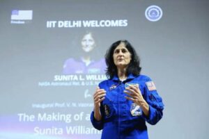 Se retira de la NASA la astronauta que quedó 9 meses varada en el espacio  