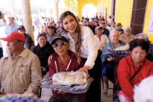 DIF Yucatán entrega miles de apoyos a familias ante descenso de las temperaturas