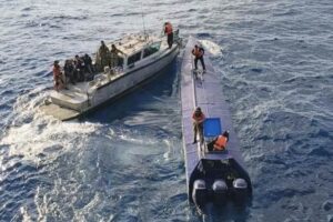 Marina intercepta «semisumergible» con 4 toneladas de cocaína en Colima