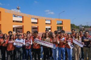 Mara Lezama cumple a estudiantes e inaugura estacionamiento en la Universidad Politécnica de Quintana Roo