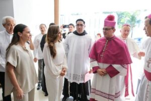 Asiste Mara Lezama a la toma posesión de Salvador González como segundo obispo de la Diócesis Cancún-Chetumal; refrenda voluntad de trabajar por la Construcción de Paz