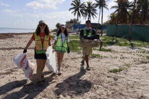 Suman esfuerzos en San Crisanto para sanear siete kilómetros de costa