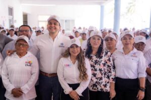 Pescadores y familias de Chelem transforman su comunidad con el programa Pintemos Juntos