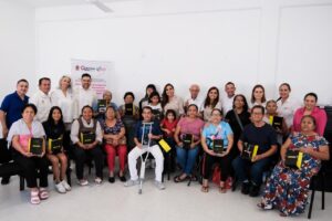 Entregan Mara y Verónica Lezama 31 aparatos auditivos a 16 beneficiarios para mejorar la calidad de vida e inclusión