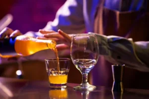 Piden legisladores instaurar etiquetado de advertencia en bebidas alcohólicas  