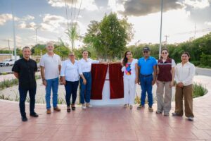 Mara Lezama y Ana Paty Peralta entregan modernización del nodo vial de acceso a Cancún sobre carretera libre a Mérida
