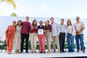 Entrega Mara Lezama y Ana Paty Peralta 503 escrituras en Cancún para fortalecer la certeza patrimonial de familias