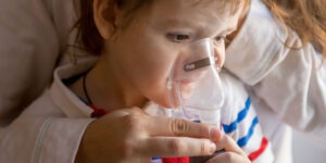 Alerta por tosferina: aumentan casos y advierten riesgo en bebés