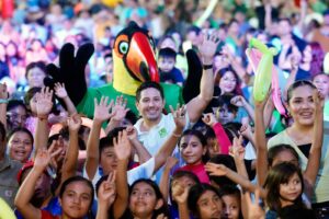Renán Sánchez Tajonar celebra con más de mil 800 cozumeleños el Día de la Niña y el Niño