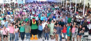 Celebra Renán Sánchez Tajonar a 2,500 mamás de Cozumel en emotivo convivio