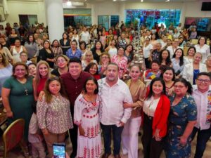 Jorge Sanén celebra en grande a madres Cancunenses