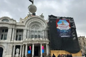 Protestan con mega manta por obras que se realizan en la Riviera Maya (+Video)