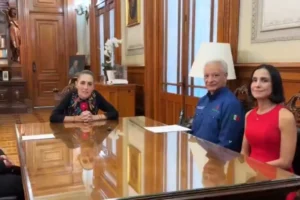 Víctor Rodríguez deja la dirección de Pemex; Juan Carlos Carpio toma su lugar