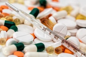 Sistema de IA es capaz de diseñar, acelerar y optimizar nuevos antibióticos, según estudio