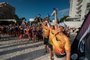 Mara Lezama da salida a “El Cruce” Cancún- Isla Mujeres, competencia de aguas abiertas de talla mundial