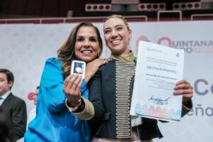 Entregan Mara Lezama y Enedina Rodríguez, el Premio CENEVAL al Desempeño de Excelencia EGEL a más de 4 mil egresados del país