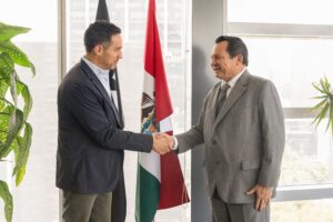 Gobernador Joaquín Díaz Mena se reúne con directivos de Kavak