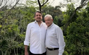 Reapareció AMLO junto con su hijo Andy López Beltrán