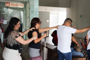 Personas con discapacidad visual viven recorrido sensorial en el Gran Museo del Mundo Maya