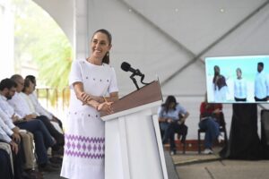 Presidenta Claudia Sheinbaum anuncia decreto para fomentar el ecoturismo en Mahahual, en coordinación con las comunidades