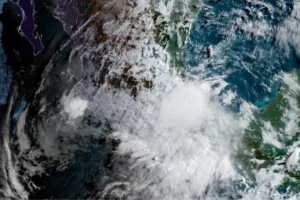 ‘Boris’ se debilita a depresión tropical tras tocar tierra en México