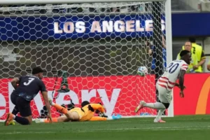 Estados Unidos brilla en su debut mundialista y golea a Paraguay